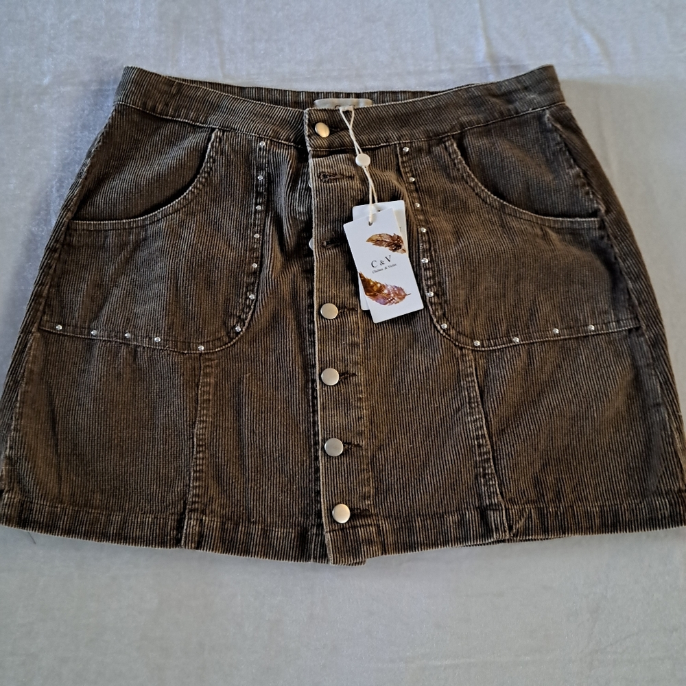 C & V Chelsea & Violet Mid Rise Studded Corduroy Mini Skirt in Brown. Sze. XL